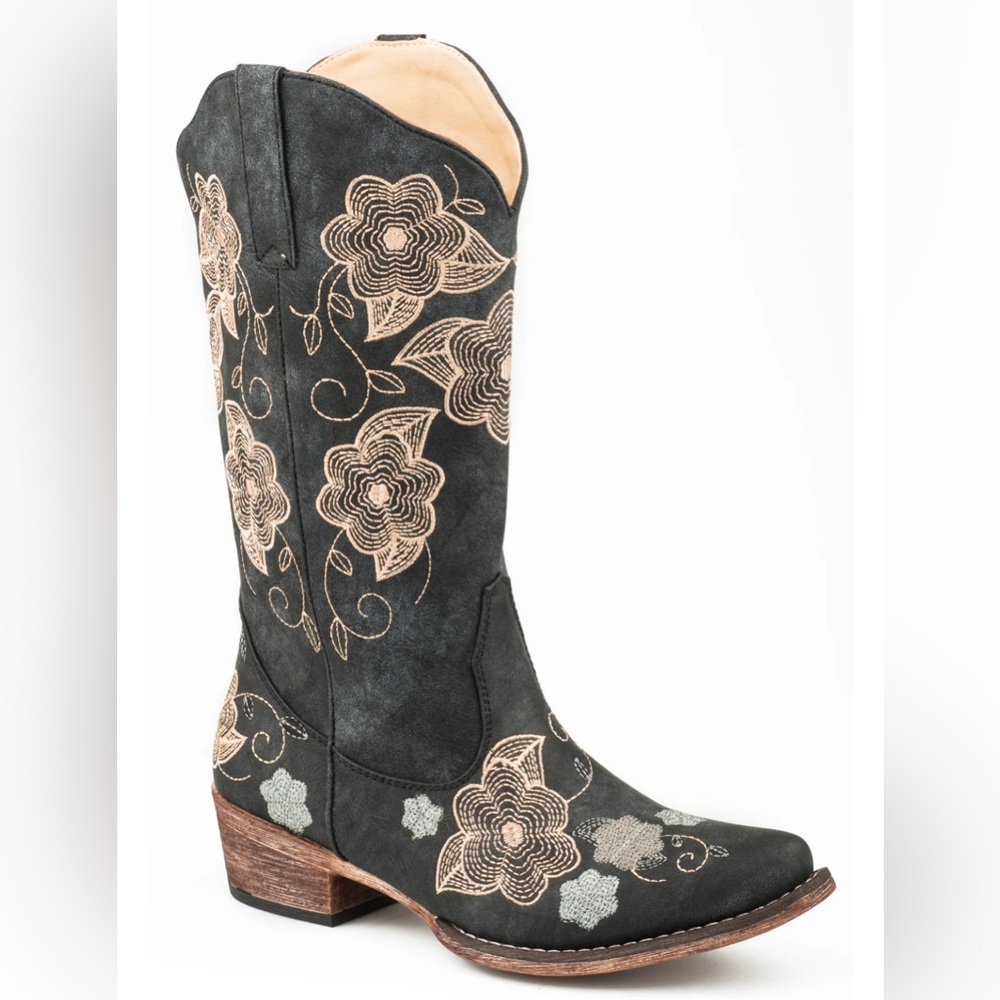 NWOT Women’s Black Ropers 
Riley Flowers design boots 
In box 
#westernwear